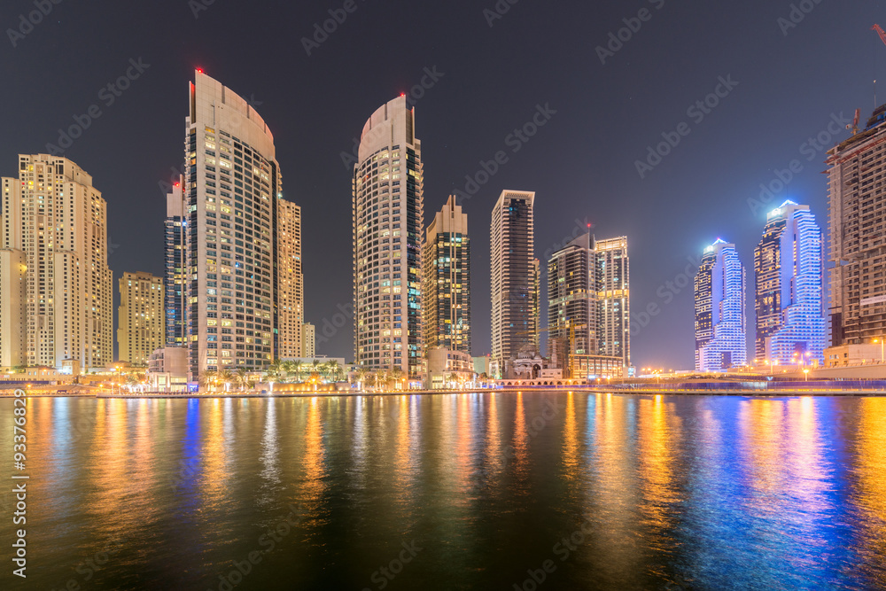 Obraz premium Dubai - JANUARY 10, 2015: Marina district on January 10 in UAE