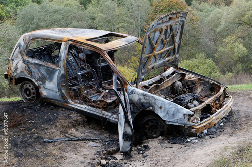 Canvas Print The burned car