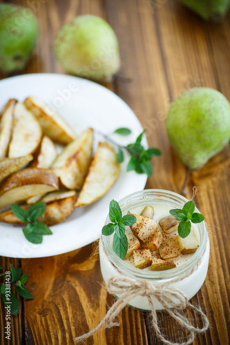 yogurt with roasted pears