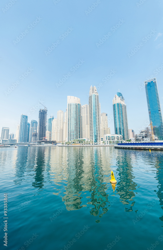 Fototapeta premium Dubaj - 9 sierpnia 2014: Dzielnica Dubai Marina 9 sierpnia w Zjednoczonych Emiratach Arabskich