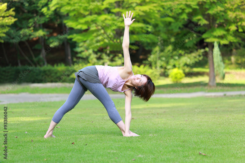 Fototapeta premium 三角のポーズ