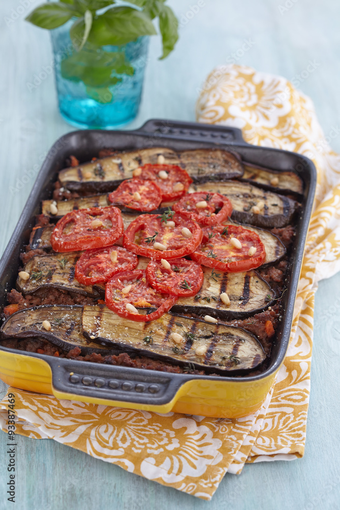 Baked gratin with ground meat and eggplants