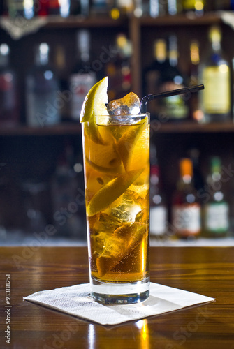 Obraz na płótnie cocktail w salonie