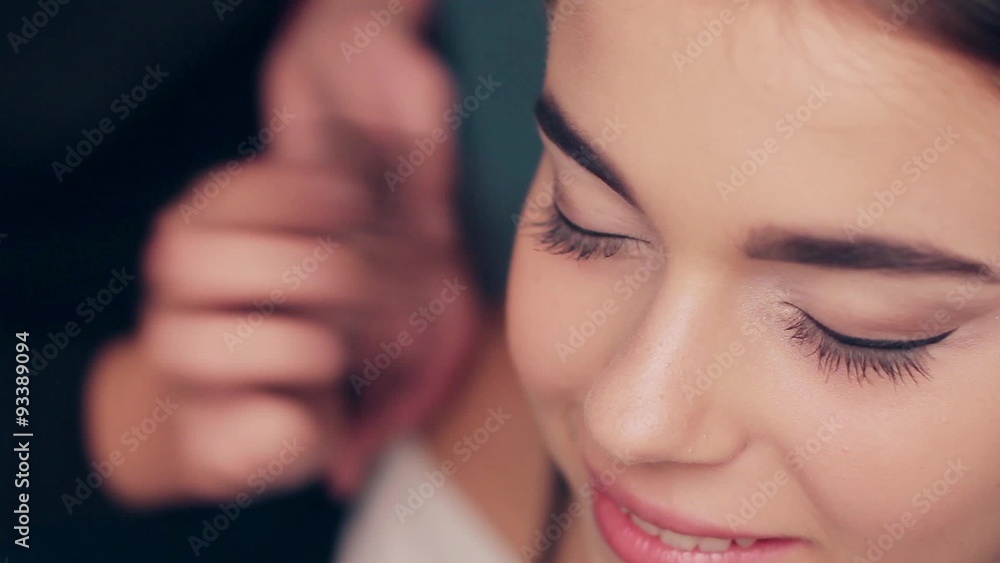 Makeup artist powder face for model. Makeup artist powder face for model.