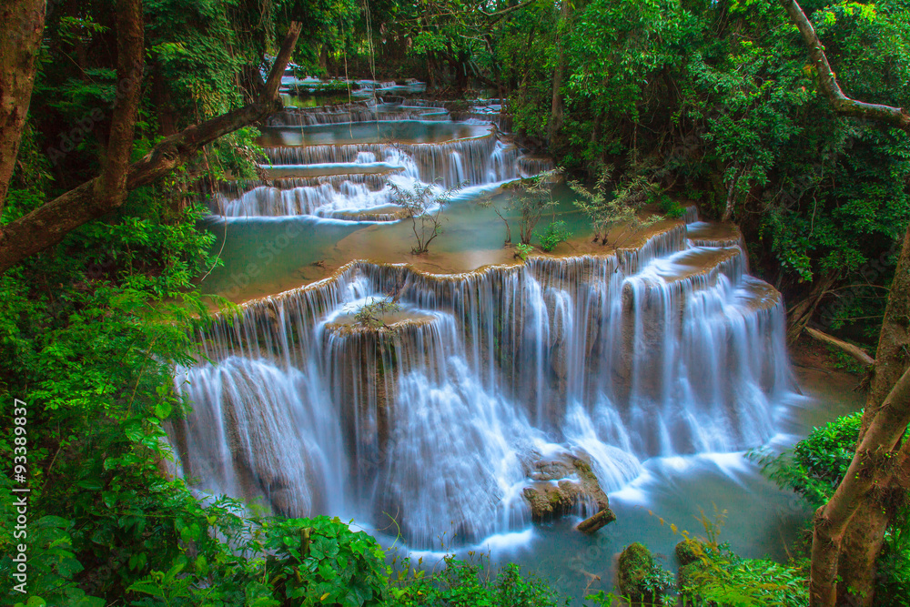 Obraz premium Waterfall in Deep Forest