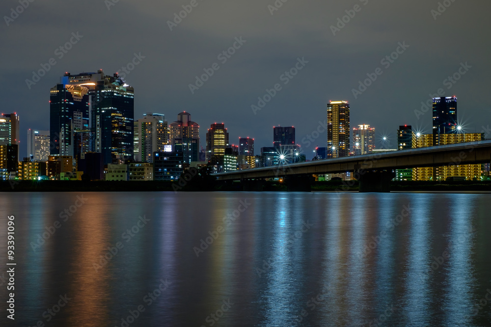 Fototapeta premium 大阪の夜景 淀川から見た梅田