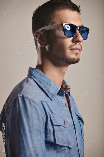 Fashion young with fashionable sunglasses on gray background © micro