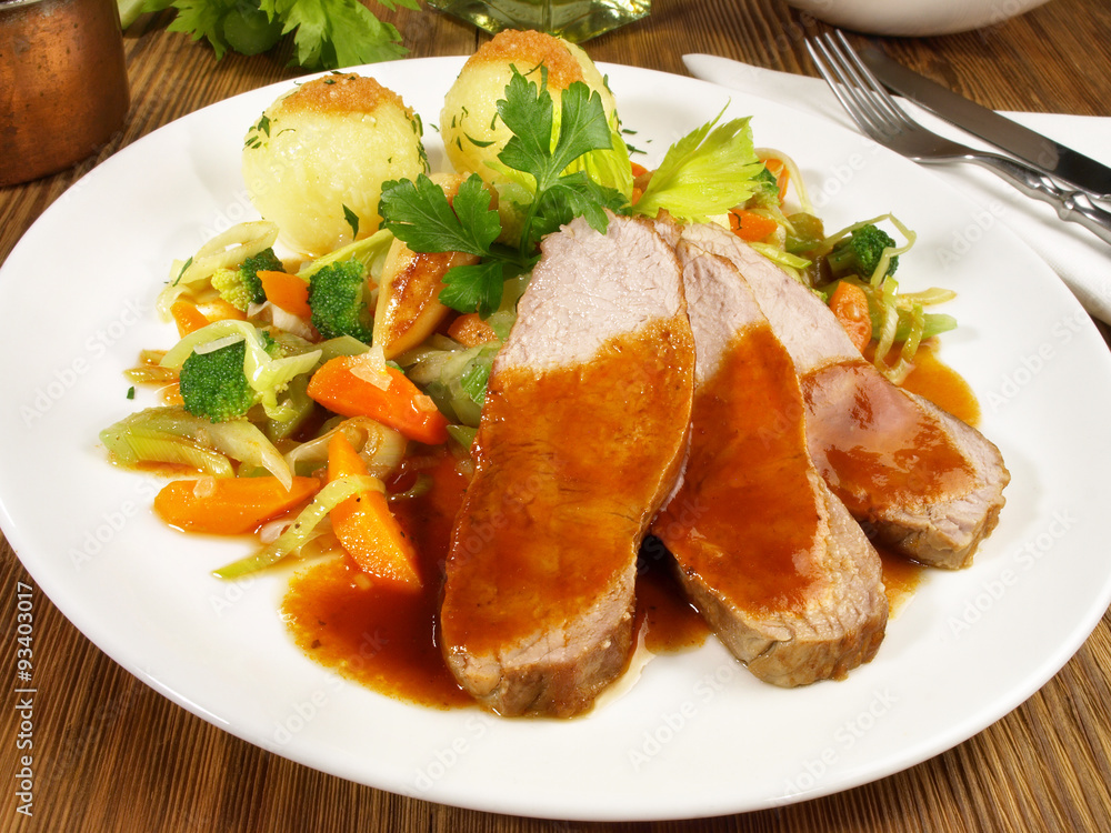 Kalbsbraten auf Gemüse Kalbsbraten auf Gemüse