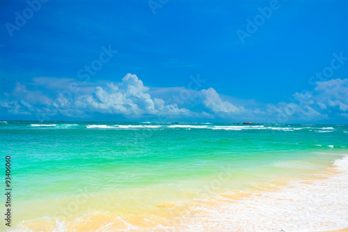 Fototapeta Naklejka Na Ścianę i Meble -  Beautiful tropical beach in southern Sri Lanka