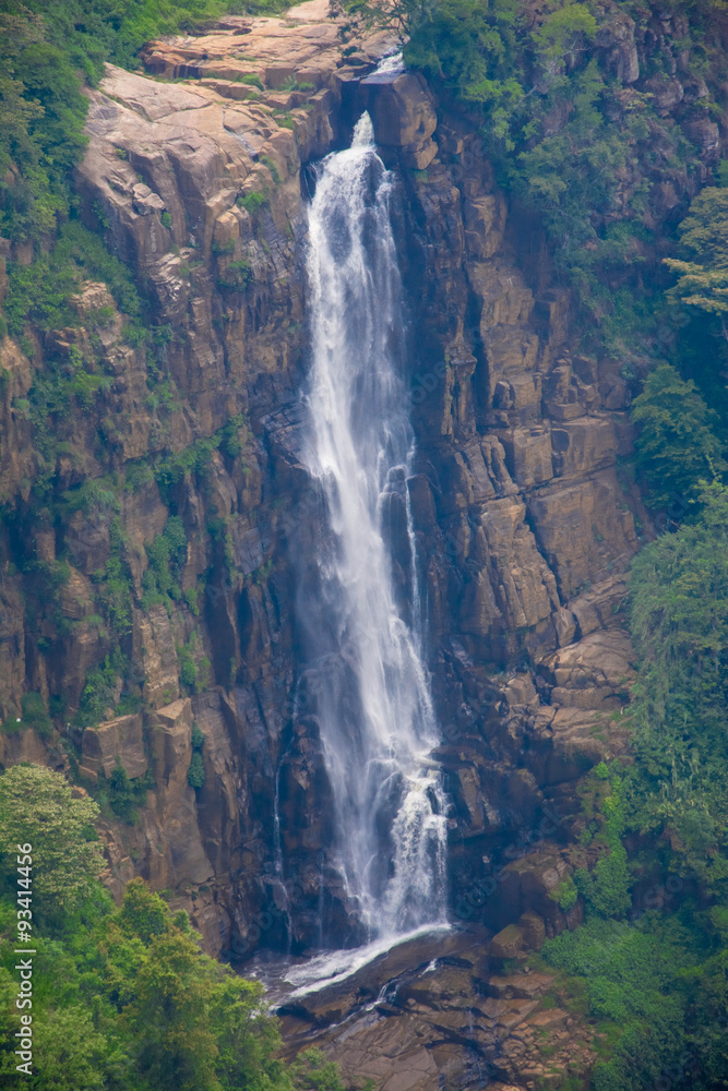 Devon Waterfall in Sri Lanka