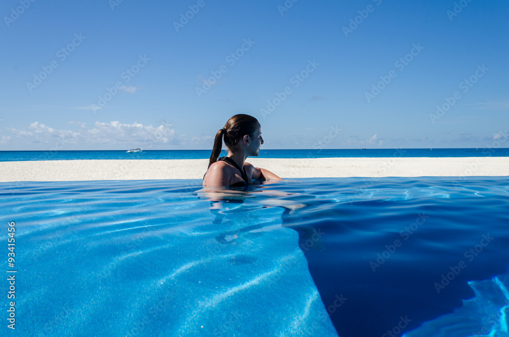 Swimming pool in Malediven