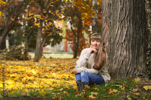 girl in autumn park