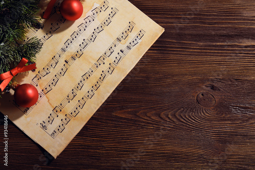 Music and Christmas decor o...