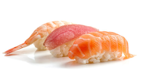 Gordijnen Sushi bar Diverse sushi variaties op schaal  © Mara Zemgaliete