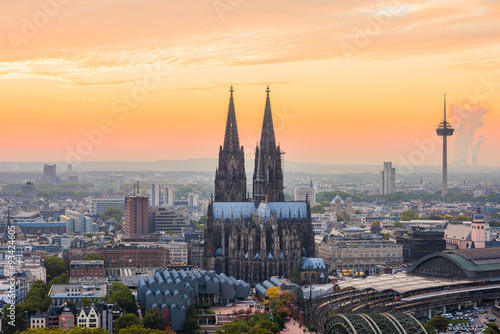 Cuadro en lienzo Kölner Dom bei Sonnenuntergang
