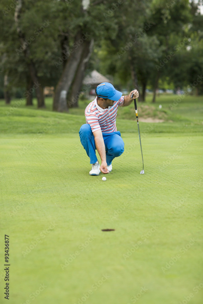 Fototapeta premium Young man playing golf