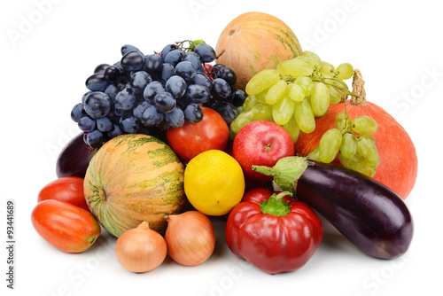 Fototapeta Naklejka Na Ścianę i Meble -  fruits and vegetables isolated on white background