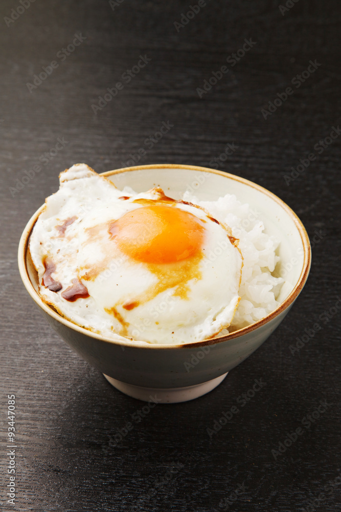 目玉焼きご飯