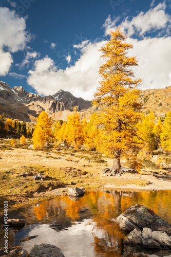 Val di Campo - Grigioni (CH) - Lago viola in autunno © Silvano Rebai