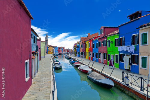Fototapeta Naklejka Na Ścianę i Meble -  Venice landmark, Burano island, colorful houses and boats, Venice, Italy