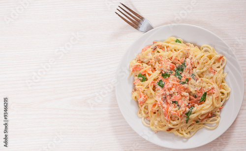 spaghetti with salmon creamy sauce