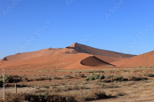 Die Wüste Namib mit dem Deadvlei und dem Sossusvlei in Namibia photo