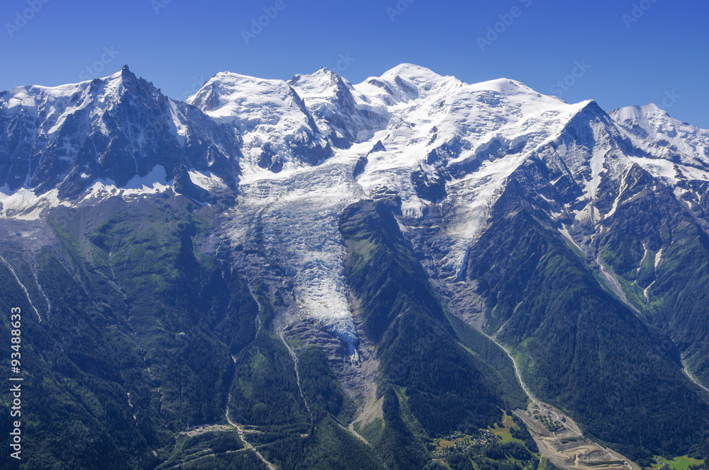 Luftaufnahme über Chamonix - Mont Blanc - König von Europa 4807 m