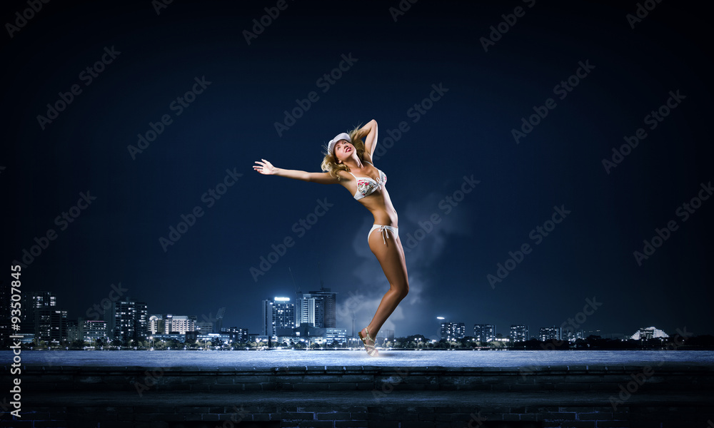 Dancing blonde in bikini Dancing blonde in bikini