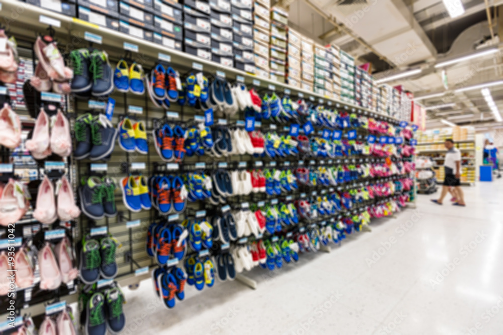 supermarket aisle, fuzzy background。 supermarket aisle, fuzzy background。