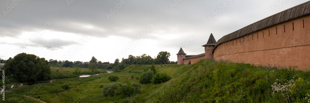 Панорама речки Каменка и Спасо-Евфимиева монастыря в городе Суздаль. Россия. Панорама речки Каменка и Спасо-Евфимиева монастыря в городе Суздаль. Россия.