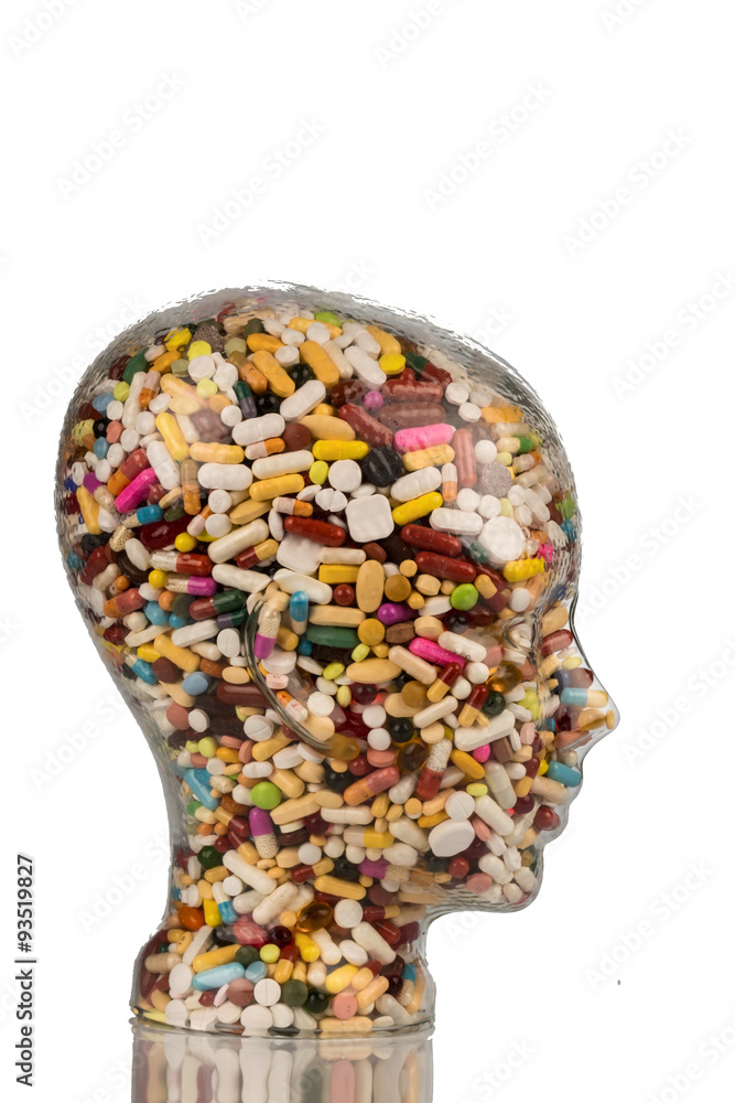 Kopf aus Glas mit Tabletten