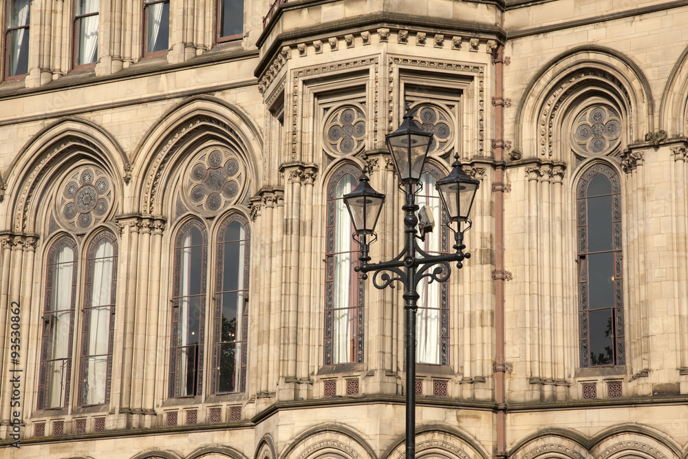Obraz premium Detail on Town Hall, Manchester with Lamppost