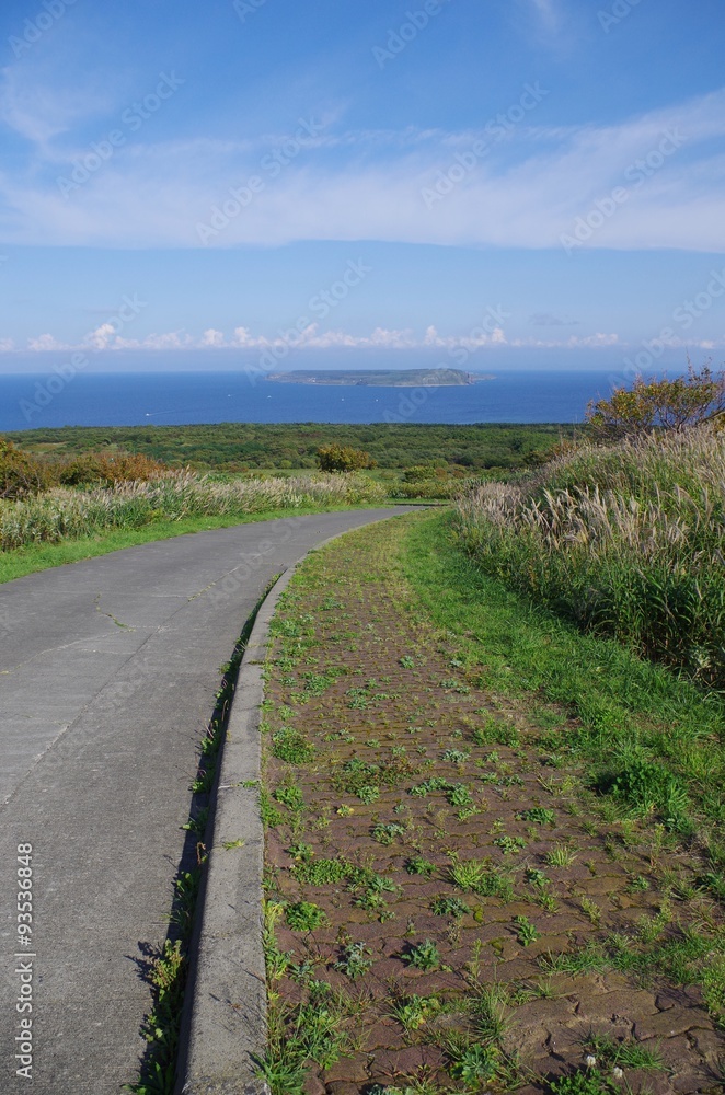 天売島のカーブする道路 天売島のカーブする道路