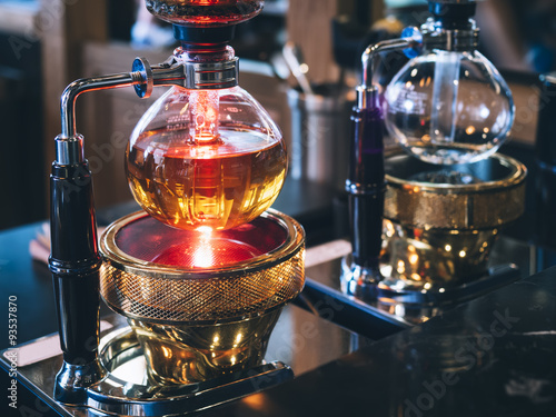 Bild auf Leinwand Syphon Coffee Maker in Cafe Restaurant