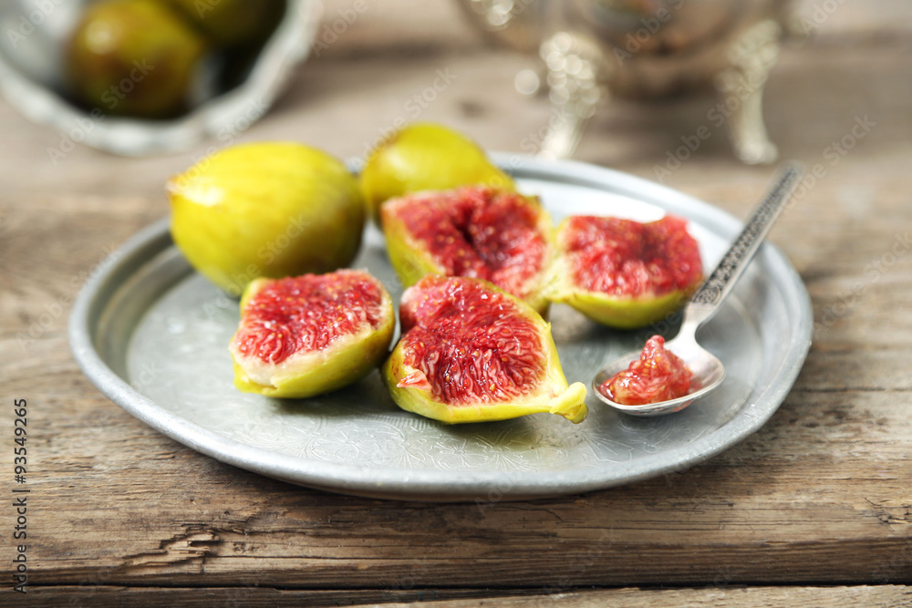 Ripe figs on tray, on wooden background Ripe figs on tray, on wooden background