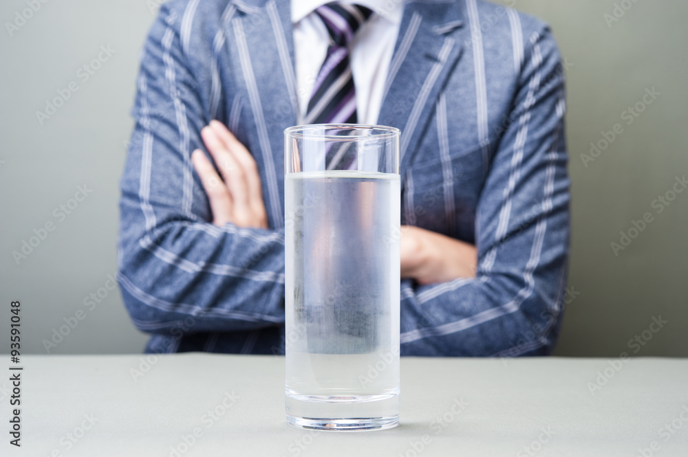 水と男性 水と男性