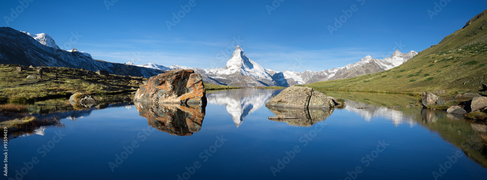 Wunschmotiv: Schweizer Berge mit Matterhorn und Stellisee im Vordergrund #93594439