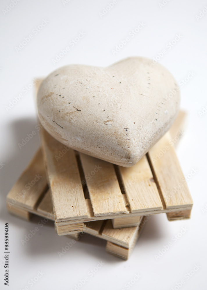 gros cœur en pierre sculpture