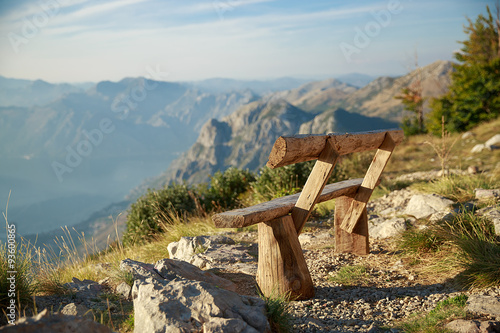 Скамья в горах