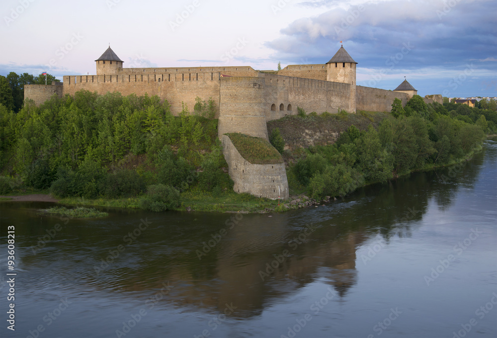 Ивангородская крепость в летних сумерках