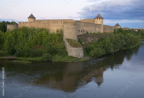 Ивангородская крепость в летних сумерках
