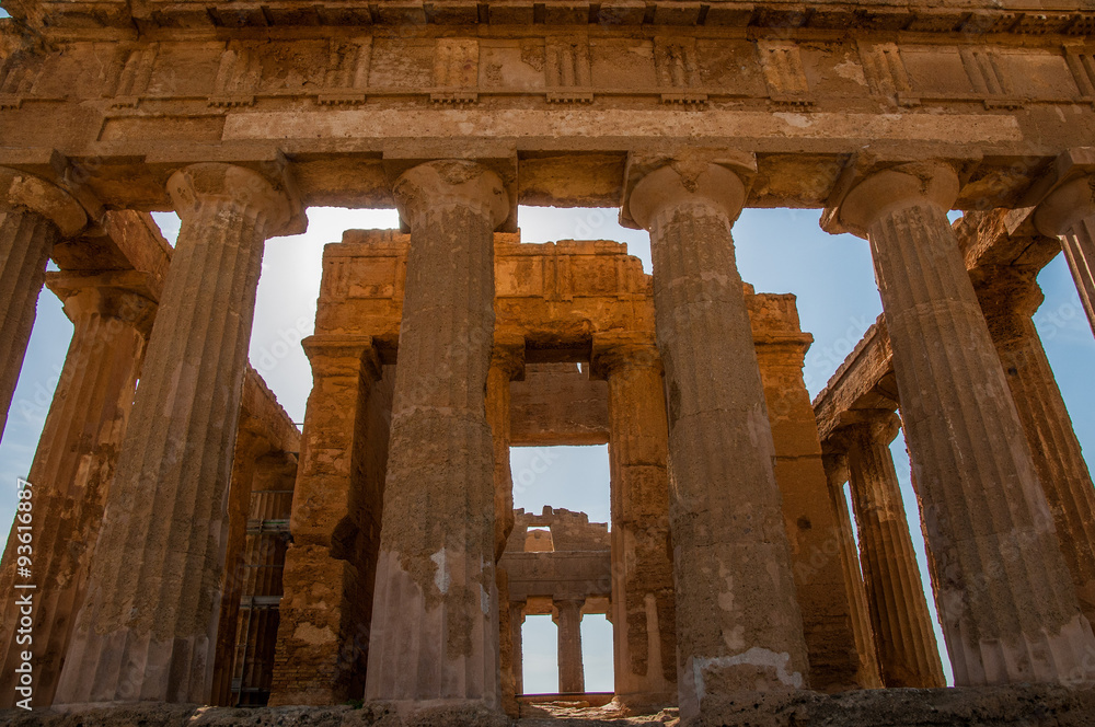 Fototapeta premium Valley of the Temples in Agrigento - Sicily 
