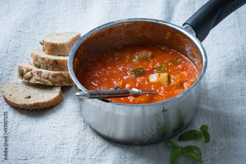 Tomatensuppe im Topf