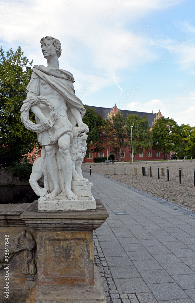 Statue auf Balustrade am Schloss Wolfenbüttel