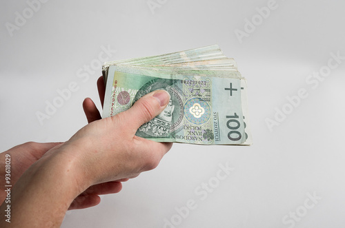 polskie pieniądze 100 pln