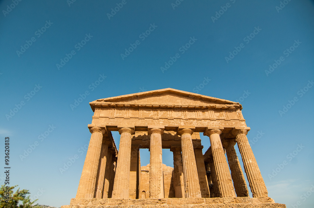 Fototapeta premium Valley of the Temples in Agrigento - Sicily 