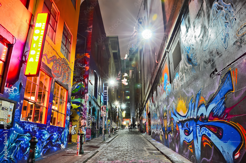 Fototapeta Widok kolorowa graffiti grafika przy Hosier pasem ruchu w Melbourne