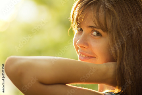 Fotografija portrait of a beautiful young woman in sunlight