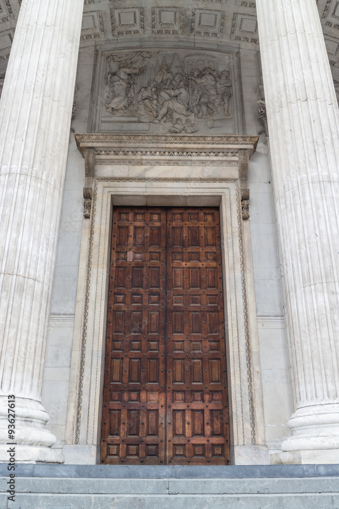 Fototapeta premium St. Paul's Cathedral Door