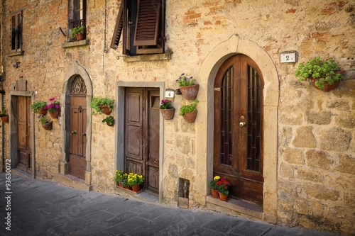 Fototapeta Naklejka Na Ścianę i Meble -  Typical street in Tuscany, Italy